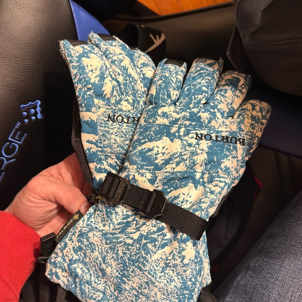 Burton Gore-Tex gloves, Brand New w/o tags